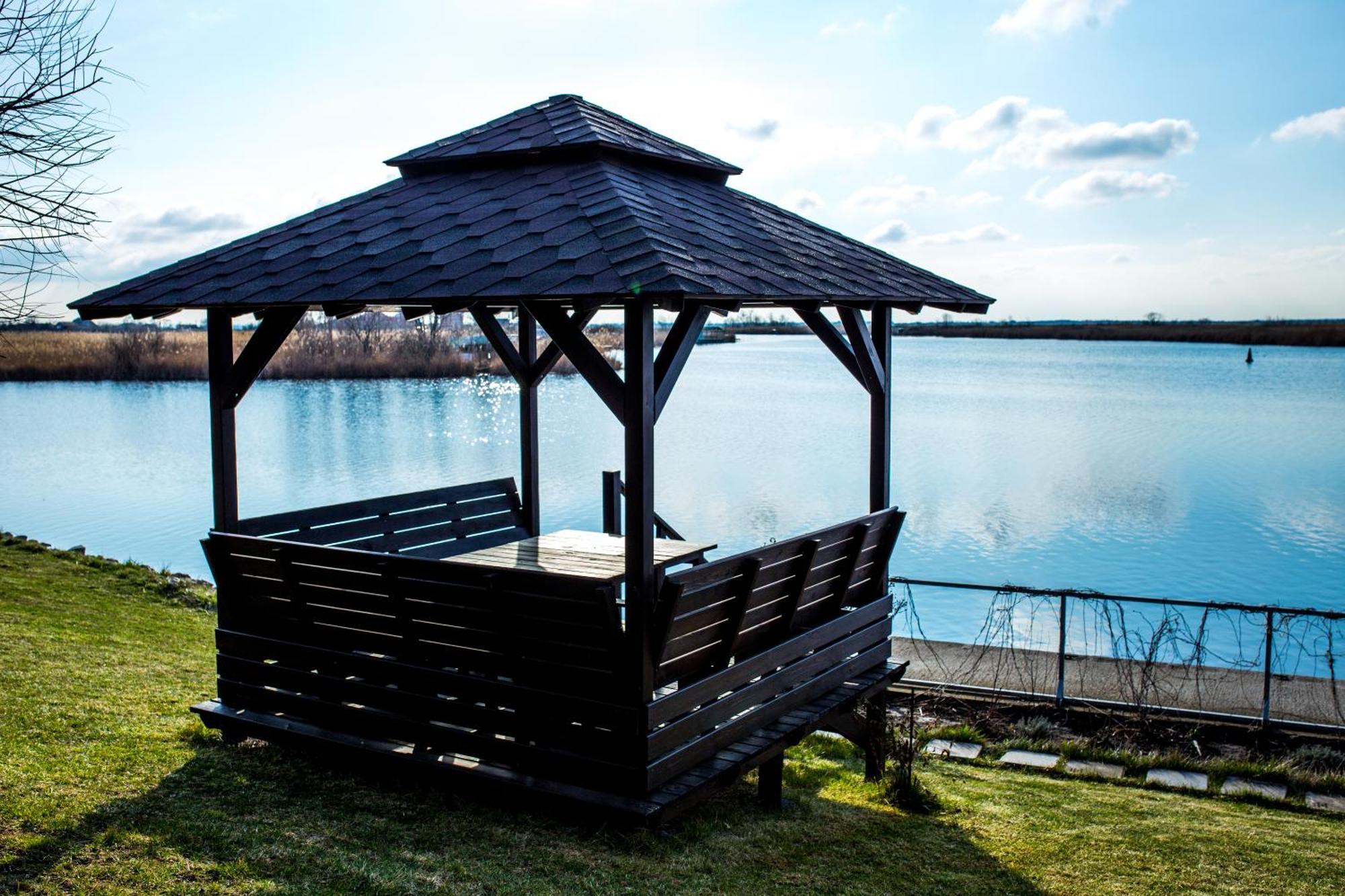 Ostrov River Club Novoselovka  Luaran gambar